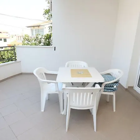 Apartment Dinka Makarska